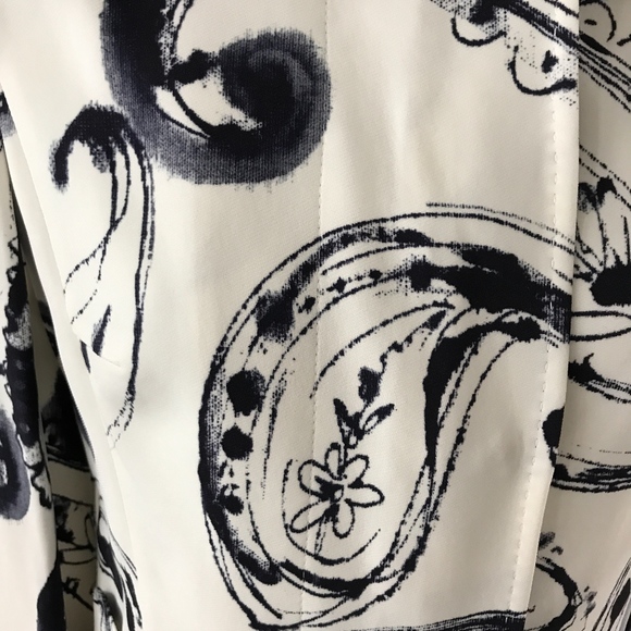 ESCADA - Picture 3 of 8